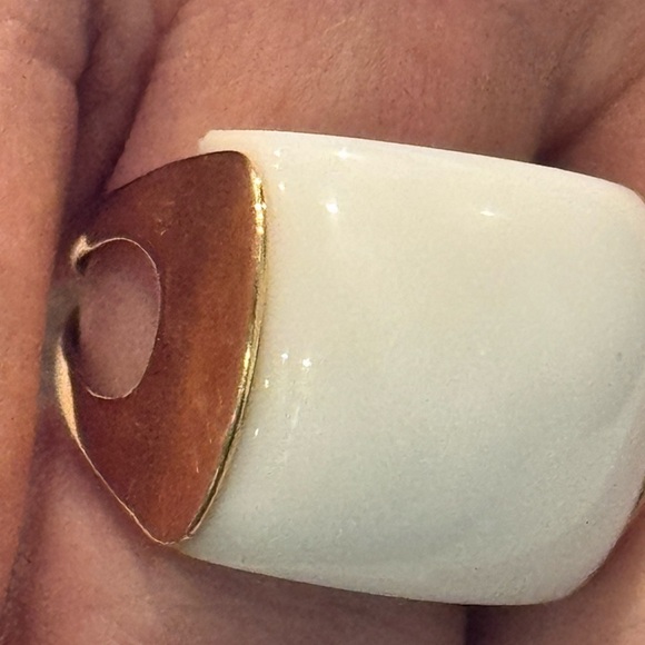 750 -18kt  Yellow Gold & White Agate Stone  Vintage Gold Oval Statement Ring 7.5 - Picture 6 of 7